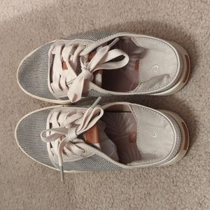 OLUKAI Pehuea Li Women's Slip On Sneakers (Tapa, size 6 / EUR36)